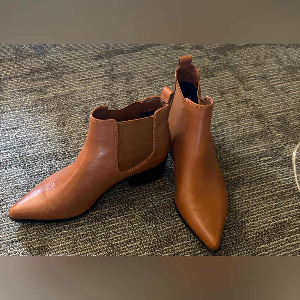 Blondo waterproof chelsea boot 7.5 tan